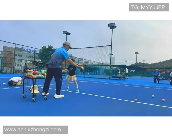 网球盛宴:深入探讨杭州网球队的耐力训练与竞技精神 网球盛宴:深入探讨杭州网球队的耐力训练与竞技精神